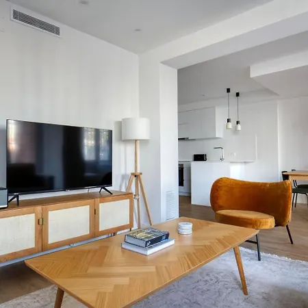 Blueground Sarria Doorman Fresh Renovation Bcn-120 Apartment Barcelona