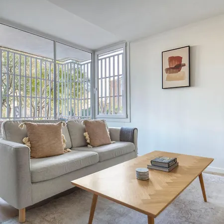 Blueground Sarria Doorman Fresh Renovation Bcn-120 Apartment
