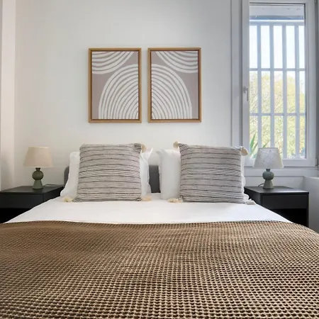 Blueground Sarria Doorman Fresh Renovation Bcn-120 Apartment *