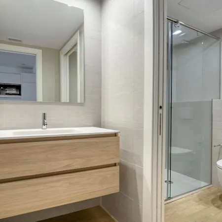 Blueground Sarria Doorman Fresh Renovation Bcn-120 * Barcelona