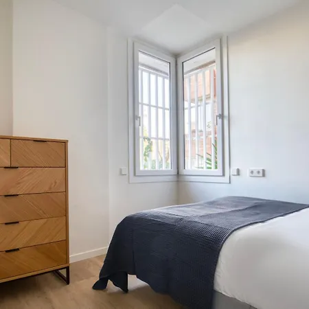 Blueground Sarria Doorman Fresh Renovation Bcn-120 Apartment